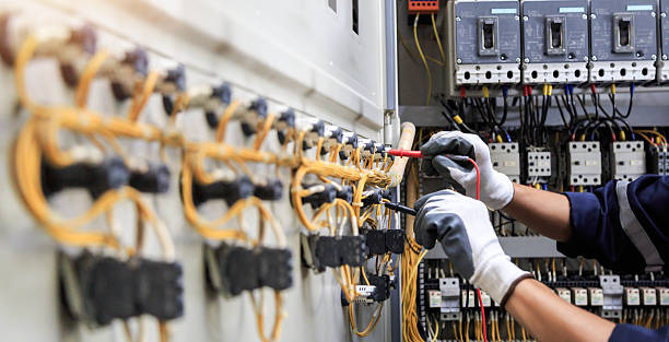 Professional Electrician technician working in Summer Set, MO